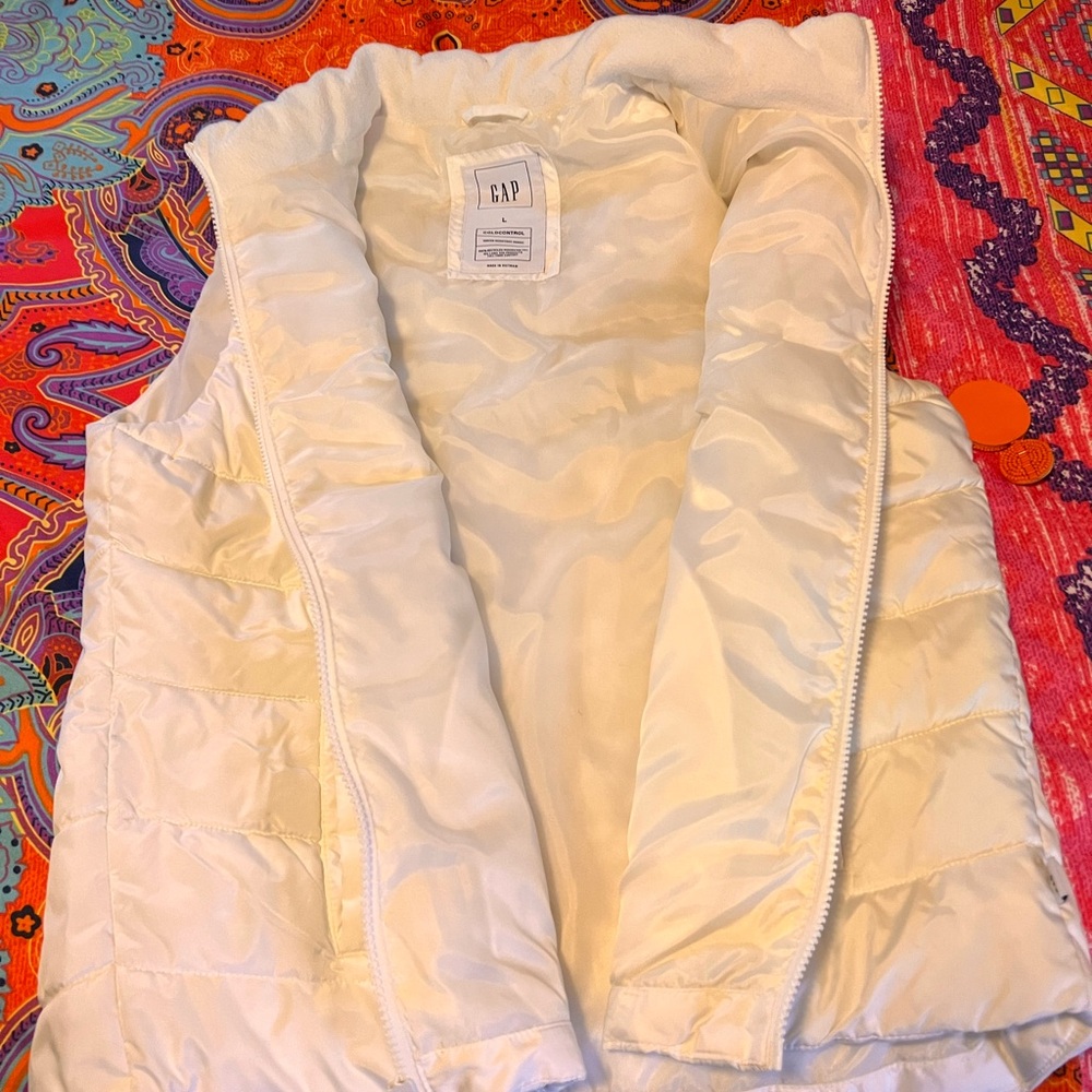 GAP Women's Off-White Puffer Vest - Picture 2 of 4